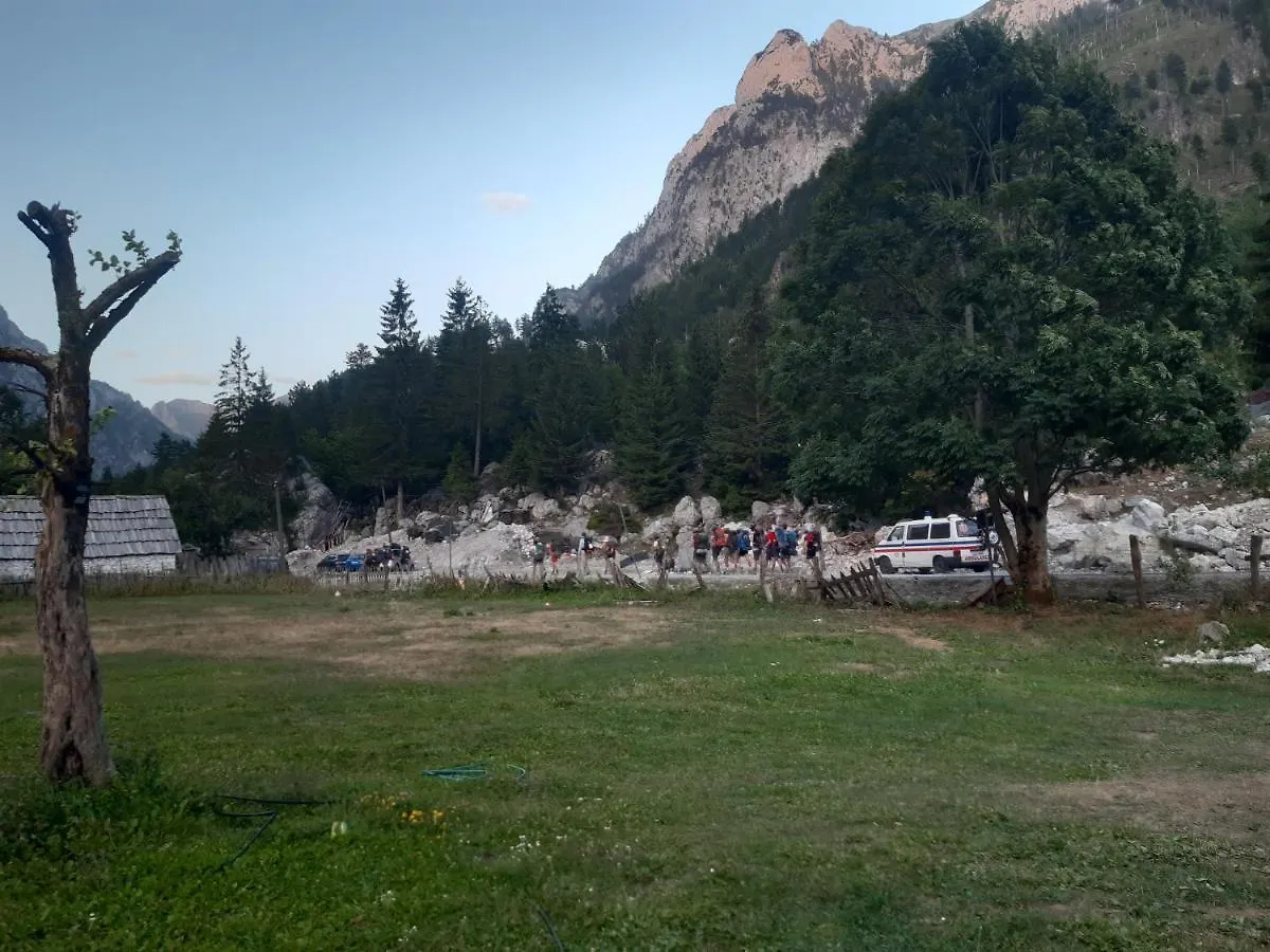 Bujtina 2 Hotel Valbone 0*,